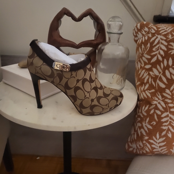 Coach Delilah booties - Picture 2 of 4